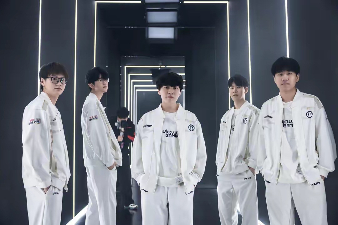 际赛事中持 际赛事中持